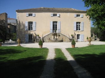 Bastide : vue allee centrale