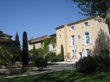 Bastide : vue sous platane